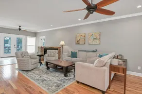 La La Lakehouse Sleeps 6 - Image 2