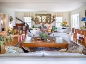 Stunningly Designed Historical Icon w/ Hot Tub - Image 2