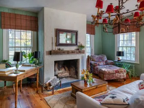 Stunningly Designed Historical Icon w/ Hot Tub - Image 5