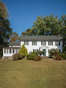 Stunningly Designed Historical Icon w/ Hot Tub - Image 3