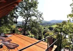 Lakeside Cottage with Sauna and Pool - Image 2