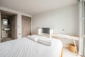 Modern 2 Bed Flat in Battersea Close to Transport - Image 4