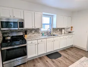 Budget Friendly Spacious with Modern Amenities 253 - Image 3