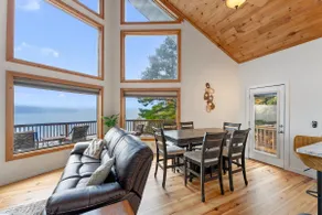 Private, Cozy Lakehouse - Image 5
