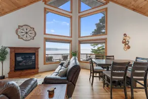 Private, Cozy Lakehouse - Image 4