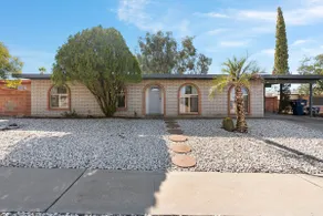 Lovely Lucille 3 Bedroom - Image 2