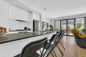Paradise Family Home, Close to CBD & Amenities - Image 5