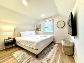 Layover Oasis, 1 Kng, 4 Qn Beds, Fire Pit - Image 4