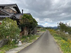 A house overlooking the lake - Image 2