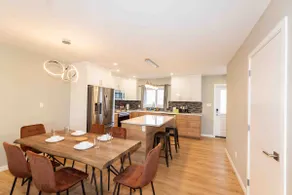 *Heart of Edmonton*Vibe Only! Sleep8/Pet Friendly - Image 4