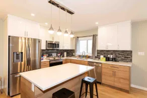 *Heart of Edmonton*Vibe Only! Sleep8/Pet Friendly - Image 3