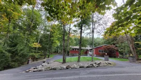 Hemlock Estate: Indoor Hot Tub, Pool, Game Room; Spacious, Ski & More! - Image 3