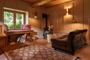 Modern wooden cabin - Image 4