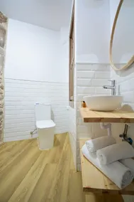 Divine Light Apartment - Image 5