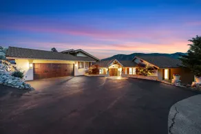 Luxury Tuscany Lakefront Villa - Image 2