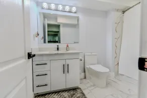 Luxurious Unit in Hyde Park - Image 5