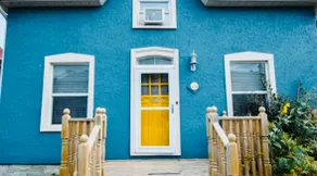 The Blue House: A Cozy Downtown Getaway w/Parking - Image 2