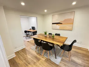 The Blue House: A Cozy Downtown Getaway w/Parking - Image 4