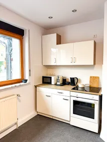 Spacious South-Berlin Apartment with parking - Image 2