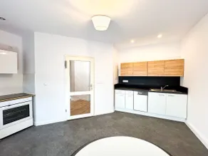 Spacious South-Berlin Apartment with parking - Image 3