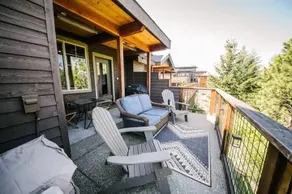 Luxe Townhouse in the Pines, Modern Mountain Charm - Image 4