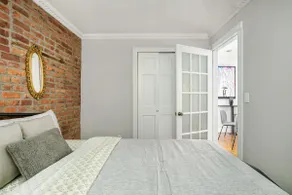 Charming 2-Bedroom little Italy - Image 2