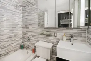 Charming 2-Bedroom little Italy - Image 4