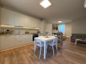 Boutique Designer Studio · Stunning Mountain Views - Image 3