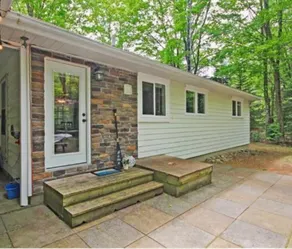 Spacious, renovated Beach House - Image 4