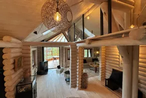 Cozy log cabin with sea spray by the beach - Image 2