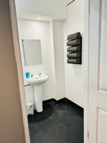 Flat 6 Character Apartment for up to 5 guests - Image 5