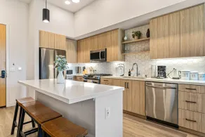 Chic 2BD Home in South Coast | EV Parking/Gym/Spa - Image 4