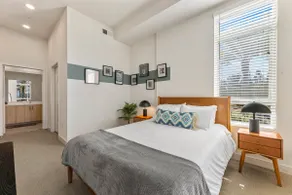Chic 2BD Home in South Coast | EV Parking/Gym/Spa - Image 3