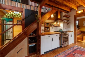 Artistic timberframe in the heart of the City - Image 4