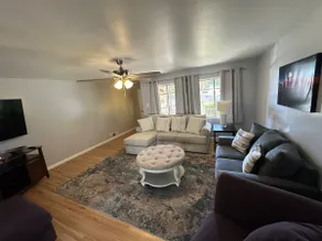 Cozy home w/pool in NE heights - Image 2
