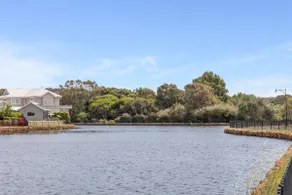 Modern Family Oasis Close to Town and the Beach - Image 3