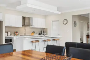 Modern Family Oasis Close to Town and the Beach - Image 2