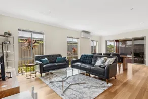 Modern Family Oasis Close to Town and the Beach - Image 4