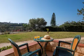 Comfortable Apt Shared Pool & Beautiful Garden - Image 4