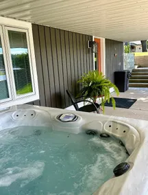Waterfront 4BR Designer Beach Home w/ Hot Tub - Image 4