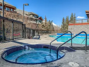 Cozy Canmore Condo – Pool/Hot Tub/Gym/BBQs - Image 2