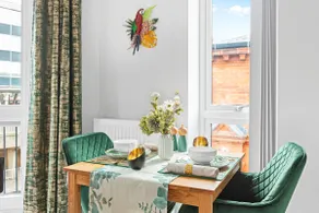 Chic flat in Leicester City | King Bed - Image 2