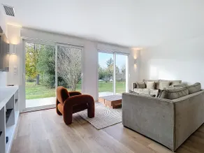 Contemporary house with a hot tub and garden - Image 5