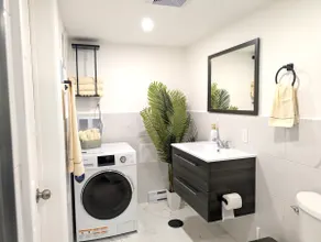 Stylish & Modern 1BR - FREE Parking & EV Charger - Image 2