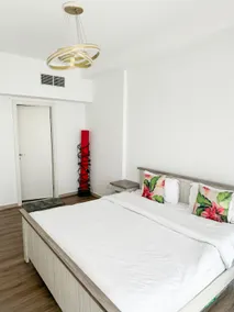 BEACHFRONT PHENOMENAL 2 BeD APARTMENT - Image 2