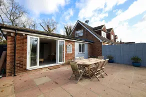 The Annexe - 2 bed 2 bath - Image 2