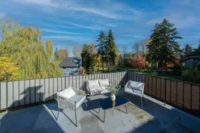 Spacious 4b2b house / Partial lake views/ Backyard - Image 3