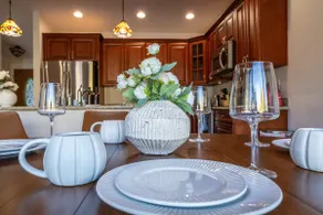 Spacious 4b2b house / Partial lake views/ Backyard - Image 4