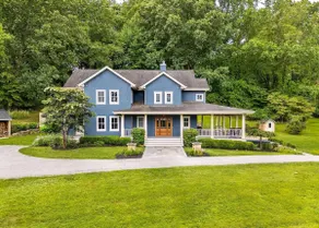 Lux Retreat with Stunning Views & Ultimate Comfort - Image 2