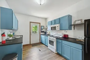 1st Floor Farmhouse Apt - Image 5